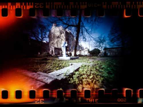 1 nagroda w kategorii fotografia otworkowa: © Roman Baran „Umierający cmentarz” 1 nagroda w kategorii fotografia otworkowa: © Roman Baran „Umierający cmentarz”