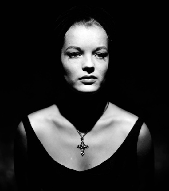 © F.C. Gundlach | Romy Schneider mit Kreuz. Hamburg 1962