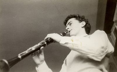 Z klarnetem, 1956. Dzięki uprzejmości R. Horowitza.