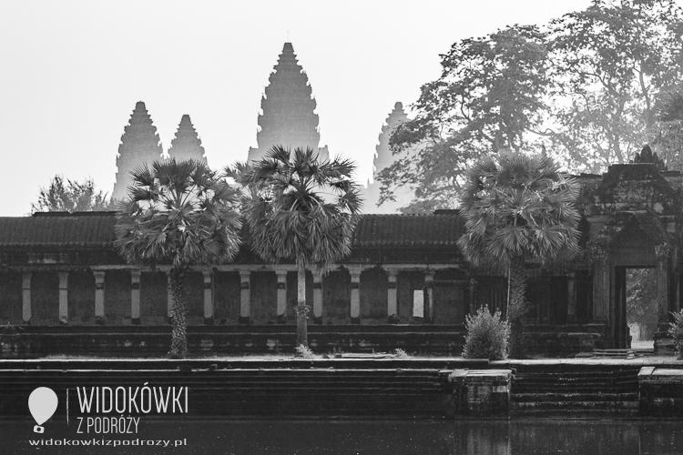 Wschód słońca w Angor Wat © Katarzyna i Marek Stor. 