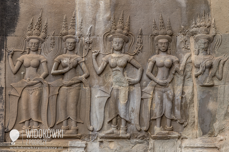 Płaskorzeżby Apsar na ścianach świątyni. © Katarzyna i Marek Stor. 