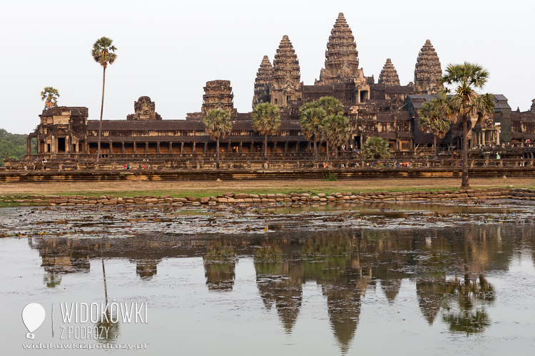 Angor Wat o zachodzie słońca. © Katarzyna i Marek Stor. 