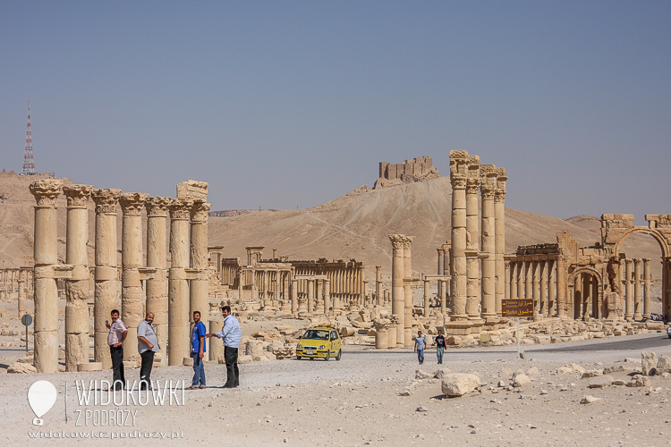 A view of Palmyra. In the distance, the Arabic castle (Kala'at Ibn Maan).
