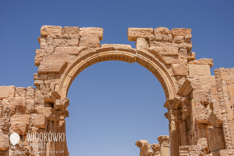 Łuki przy wejściu do Wielkiej Kolumnady. Palmyra 2008.