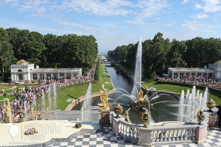 Channel Sea connecting the palace of the Gulf of Finland. Peterhof.